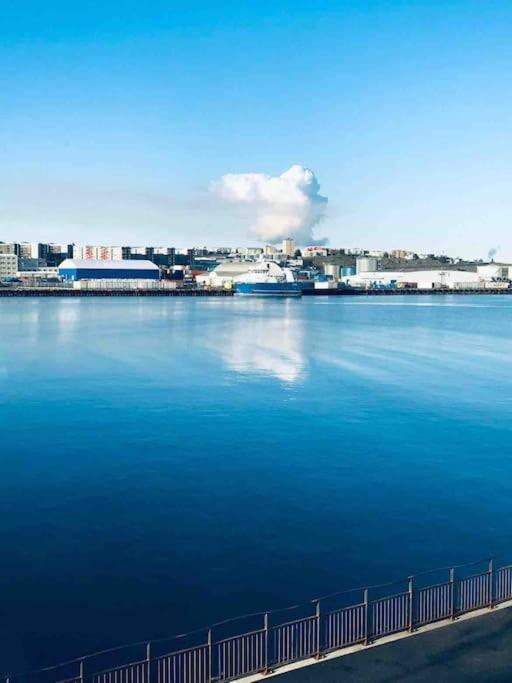 Stylish And Relaxing Two Bedroom Appartment, View Over Harbour Hafnarfjörður Exterior foto