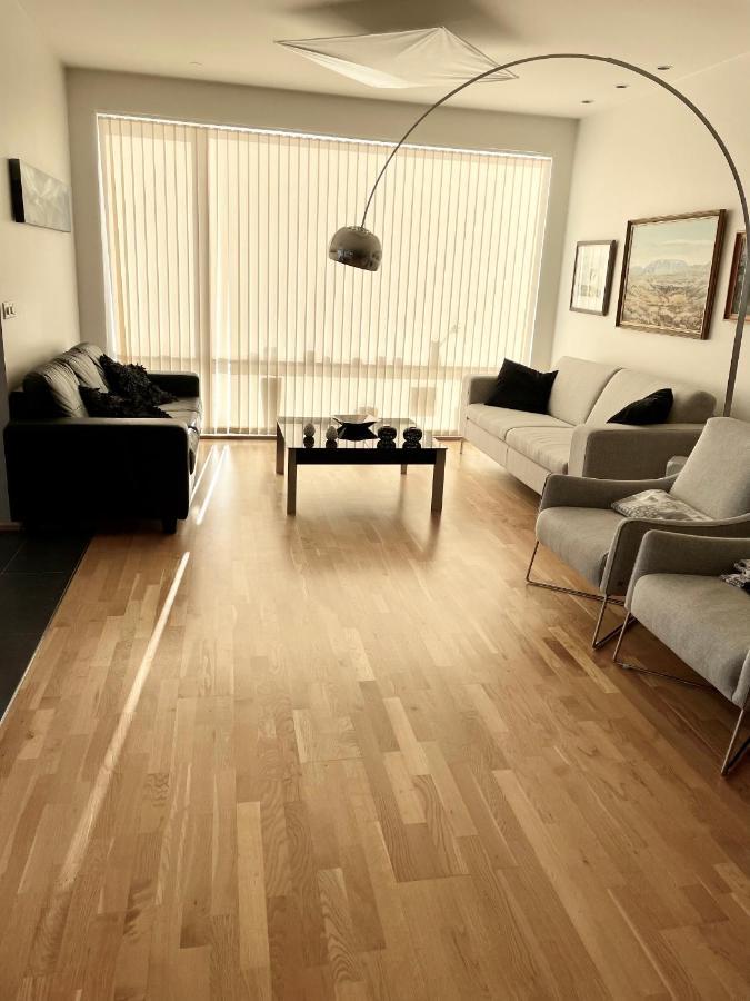 Stylish And Relaxing Two Bedroom Appartment, View Over Harbour Hafnarfjörður Exterior foto