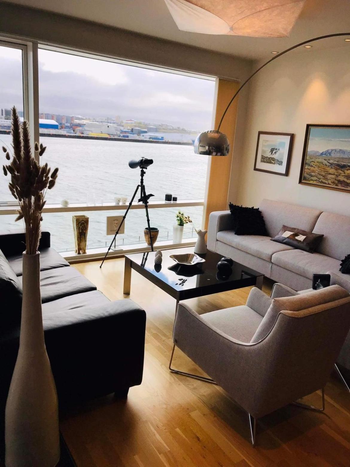 Stylish And Relaxing Two Bedroom Appartment, View Over Harbour Hafnarfjörður Exterior foto
